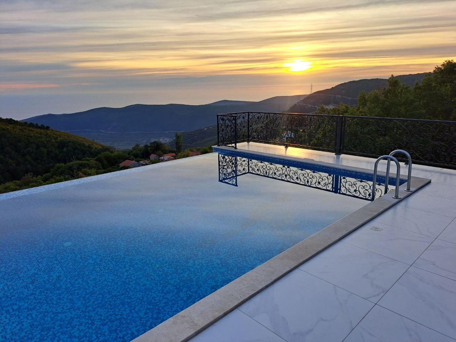 Vuk Villa *