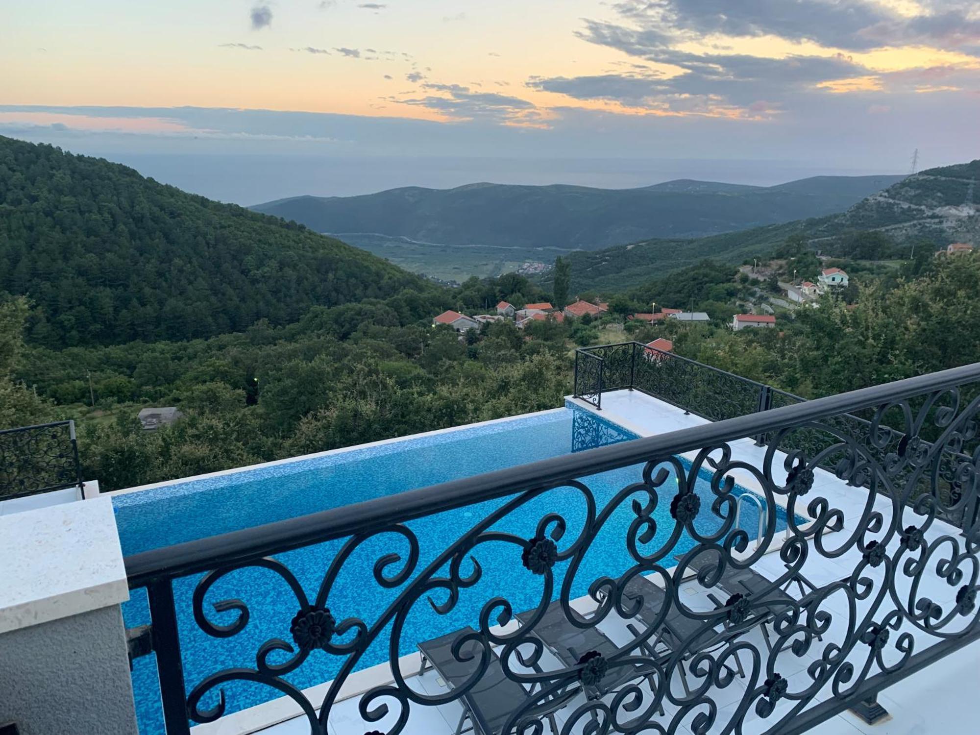 Vuk Villa *